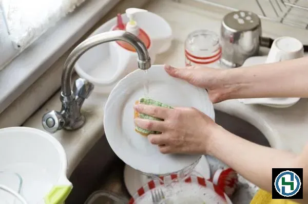 Pha loãng nước rửa chén giúp tạo bọt tốt và tiết kiệm hơn
