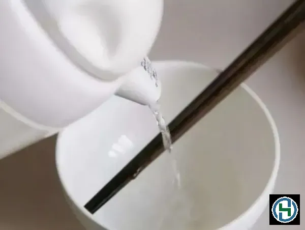 Nước ấm giúp hòa tan hóa chất triệt để và làm bát đĩa nhanh khô sạch khuẩn hơn