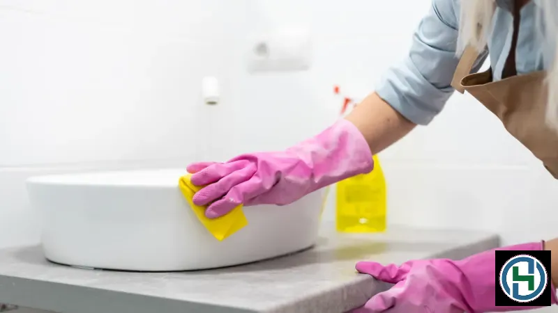 Việc tiếp xúc thường xuyên với hóa chất tẩy rửa có thể gây ra nhiều hệ lụy nghiêm trọng cho sức khỏe