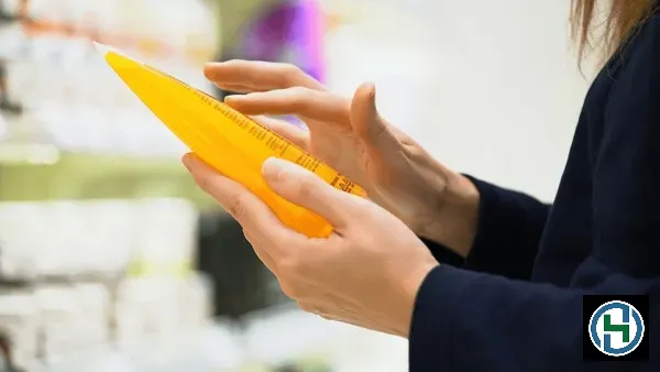 Kiểm tra kỹ bảng thành phần là bước quan trọng để xác định sản phẩm tẩy rửa xanh chính hãng