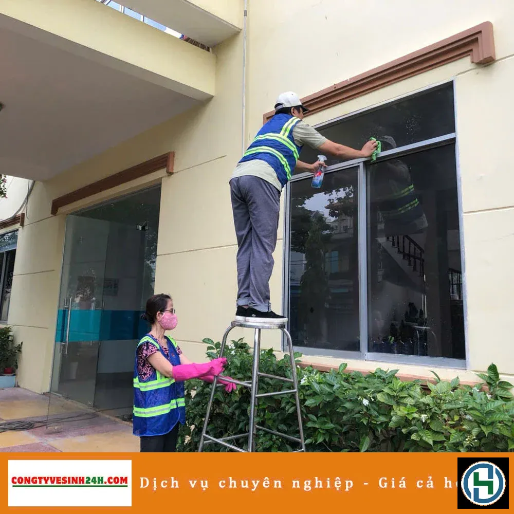 ghep-kinhvp Kỹ thuật gạt nước đúng cách giúp bề mặt kính trong suốt và không để lại vết vằn