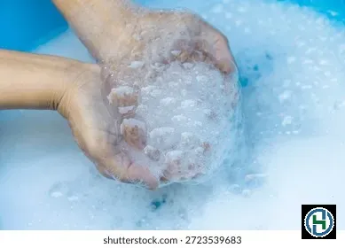 Sử dụng nước rửa chén thiên nhiên giúp bảo vệ làn da tay và thân thiện với môi trường