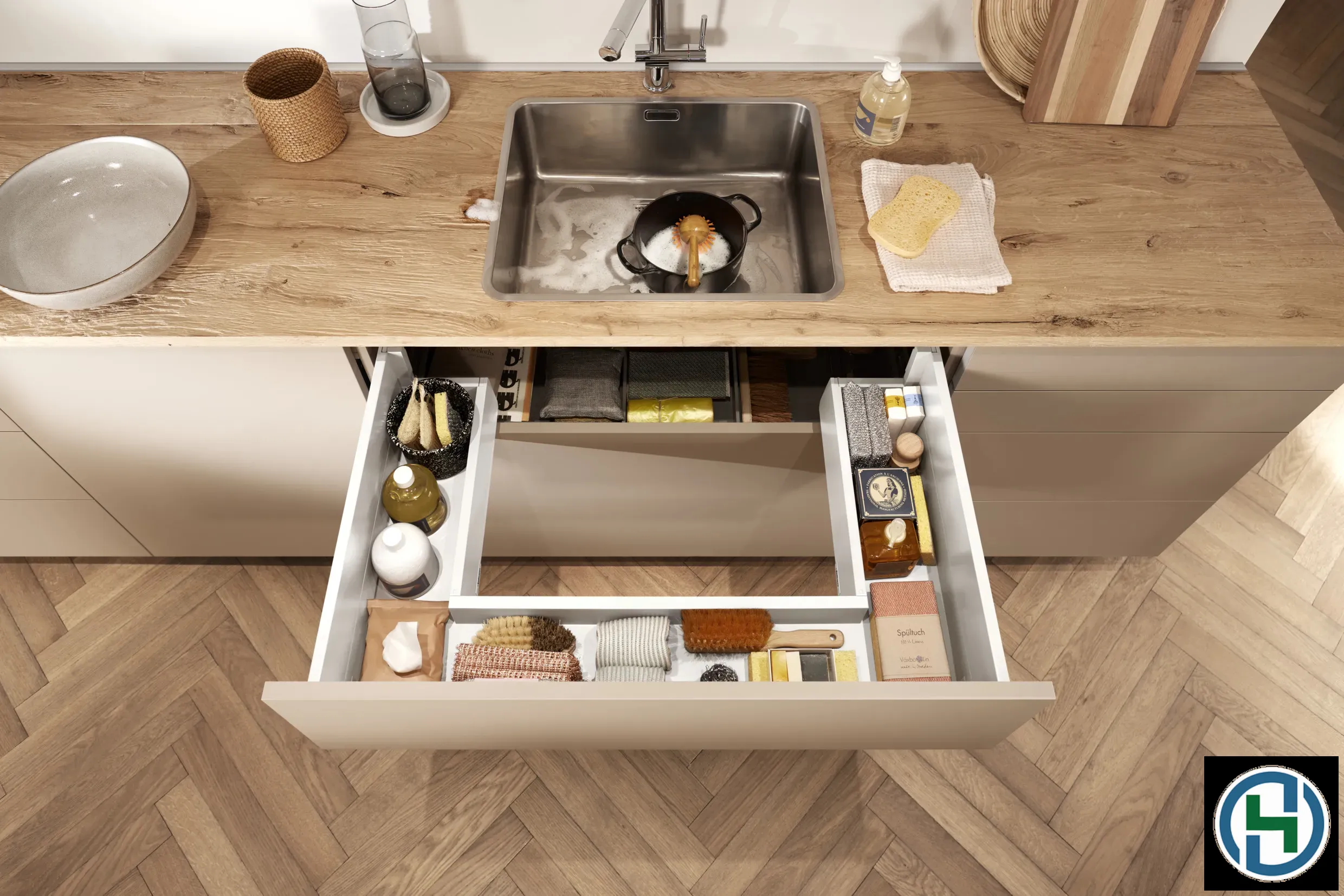 Bảo quản nước rửa chén ở nơi khô ráo để đảm bảo chất lượng sản phẩm