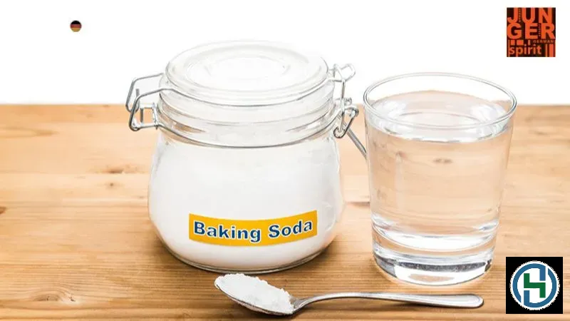 Phản ứng giữa baking soda và giấm giúp đánh bật các vết bẩn cứng đầu