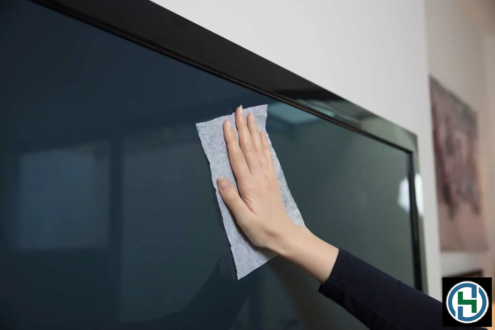 Duy trì sự sạch sẽ cho màn hình TV giúp tối ưu hóa trải nghiệm hình ảnh và thẩm mỹ không gian sống